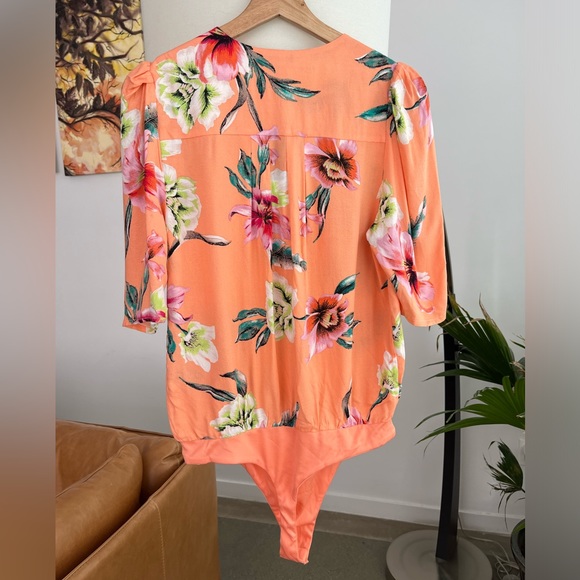 NWT AFRM Alexa V-Neck Bodysuit - Picture 3 of 5